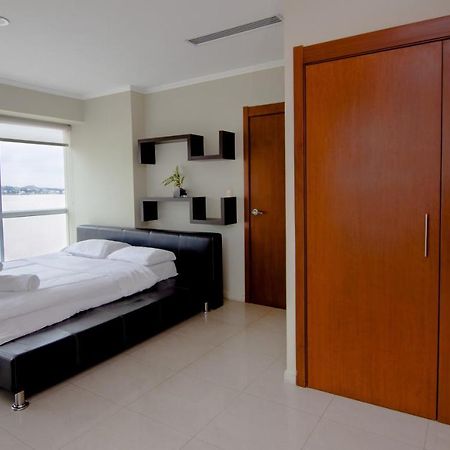 Riverfront I 1, Piso 4, Suite Vista Al Rio, Puerto Santa Ana, กวายากิล ภายนอก รูปภาพ