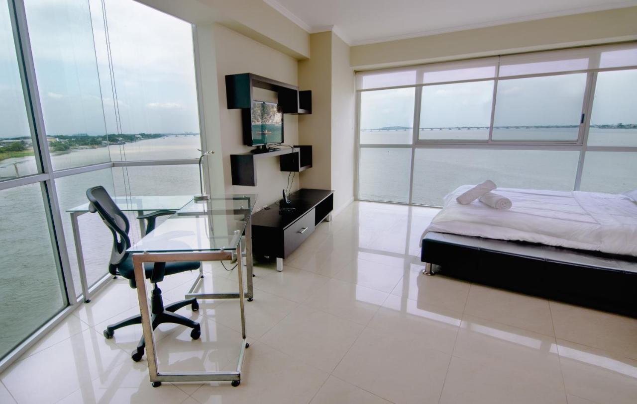 Riverfront I 1, Piso 4, Suite Vista Al Rio, Puerto Santa Ana, กวายากิล ภายนอก รูปภาพ